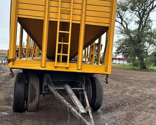 Acoplado Tolva 22 TT Montado Sobre 3 Ejes con Chimango y DES