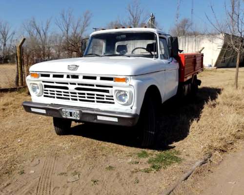 Camion Ford 350 con Carroceria Barandas Volcables