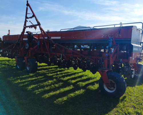 Sembradora Apache 27000 +