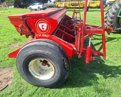 Sembradora Giorgi 28 Surcos a 15cm