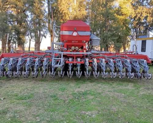 Sembradora Apache 18000. Usada