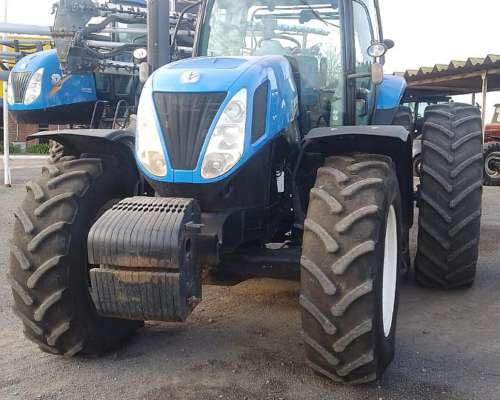 Tractor New Holland T7240 Impecable con Piloto y Giro en CAB