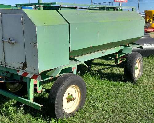 Acoplado Tanque 3000 Lts con Baul