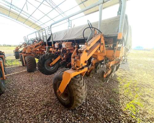Sembradora Agrometal TX Mega II 18 52,5 ANO 2005 Mecanica