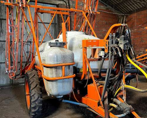 Pulverizadora Jacto AD18 2000 Litros