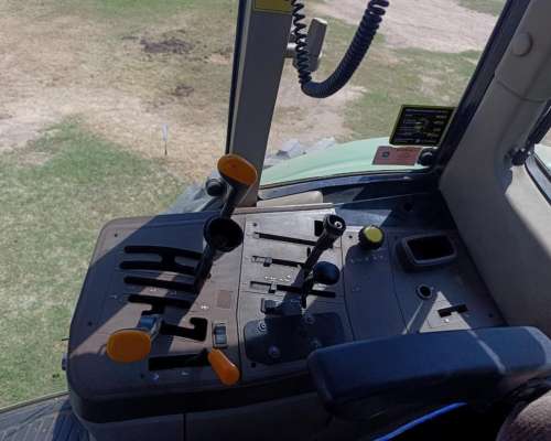 John Deere 7515 DD. año 2005. M 15000hs. 140hp. Piloto.