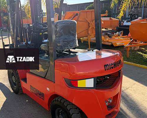 Autoelevador Eléctrico a Batería 100% Litio Michigan E25-45
