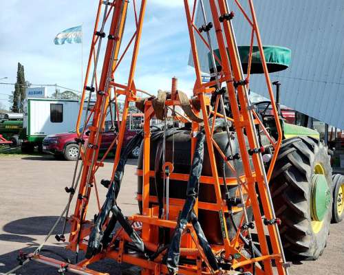 Pulverizador Jacto de 600 L, Barras 14 M, Levante 3 Puntos