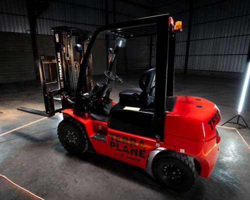 Autoelevador 2500 Kg Terraplane 25d