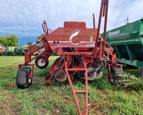 Sembradora Crucianelli Pionera III de 25 a 20 con Alfalfero