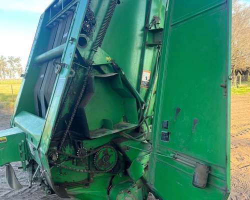 Rotoenfardadora John Deere 535