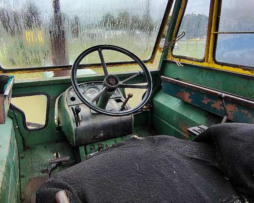 Tractor John Deere 2420 con Desmalezadora