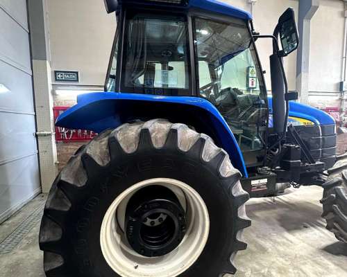 Tractor New Holland 6040. 135 HP