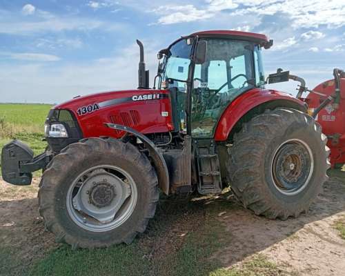 Tractor Case IH Farmall 130a