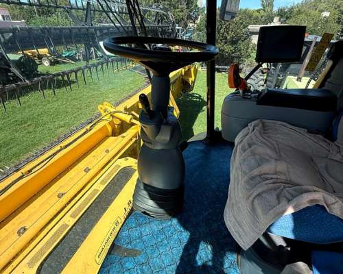 Cosechadora New Holland CR 6080, año 2016, con Draper 35