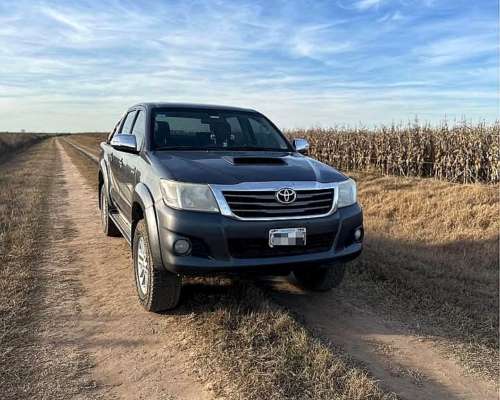 Vendo Toyota Hilux SRV 3.0 4X4 MT 2015