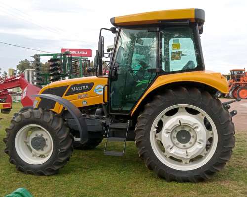 Tractor “valtra” a -990.