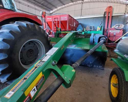 Segadora John Deere 530 con Rolos.