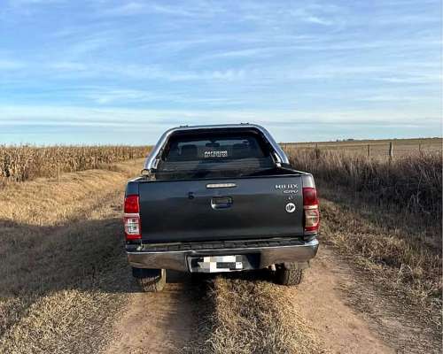 Vendo Toyota Hilux SRV 3.0 4X4 MT 2015