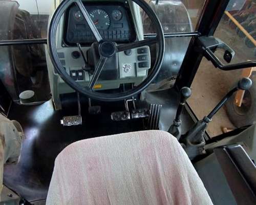 Massey Ferguson 660 .