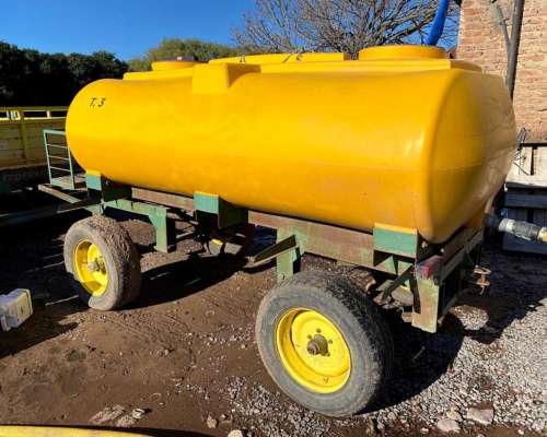 Acoplado Tanque de 3500 Lts