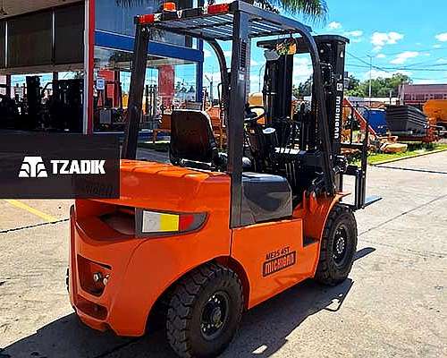 Autoelevador Diesel Michigan Me25-45tt Torre 4,5m 2,5tt