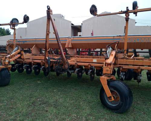 Sembradora Agrometal TX Mega 16 a 52