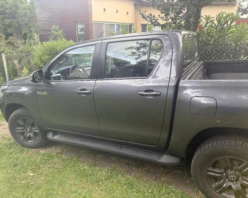 Toyota Hilux Doble Cabina 4X4