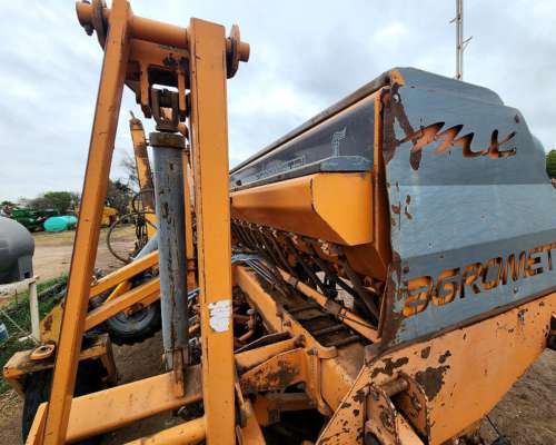 Sembradora Agrometal MX 33 a 21 Grano Fino con Alfalfero