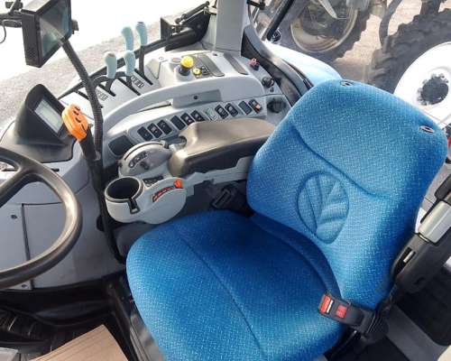 Tractor New Holland T7240 Impecable con Piloto y Giro en CAB