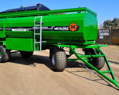 Tanque Combustible de 6000 Litros con Agua y Taller