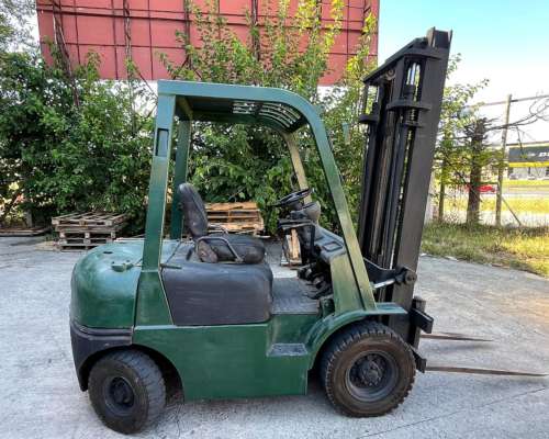 Autoelevador Diésel Artison, Cap. 2.500 KG.