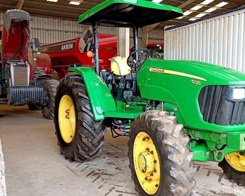John Deere 5725 año 204