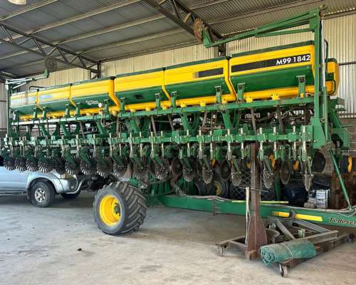 Sembradora Tedeschi 18 a 42 o 16 a 52 Numatica con Variable