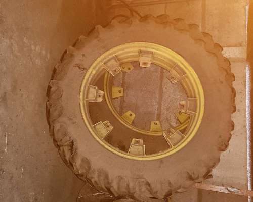 Cubiertas Godyear y Llantas John Deere