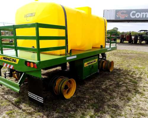 Acoplado Tanque Plástico 4500lts Mancini