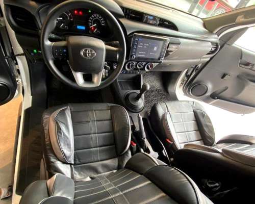 Vdo Toyota Hilux 4X4 DX 2.4 TD 2023 con Camper Carrozados RF