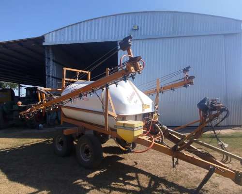 Fumigadora de Arrastre Praba Andariego 3000 L.