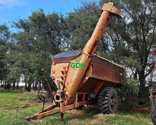 Tolva 14 TN JN-1300 C/balanza Guajardo. BMB