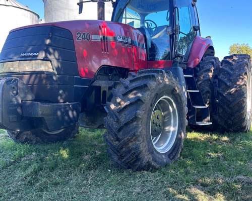 Tractor Case IH, Magnum 240, año 2009, 13.000 Hs Motor