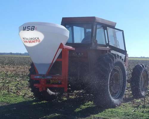 Fertilizadora 3 Puntos al Voleo.