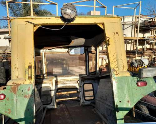 Cabina para John Deere 4420/3420- Usada.