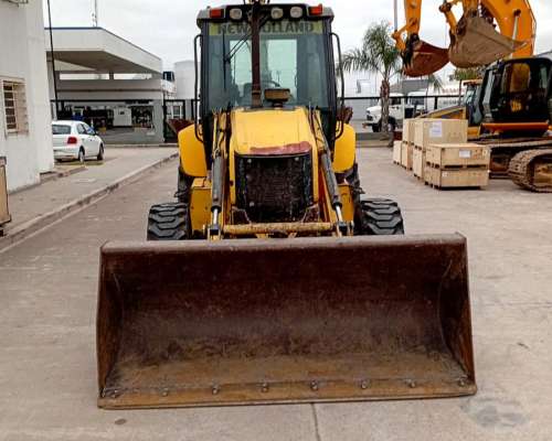 New Holland Retroexcavadora - año 2013