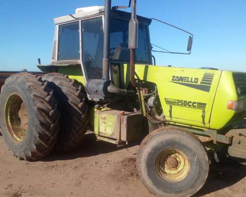 Tractor Zanello 250 CC. año 2000 160 HP.