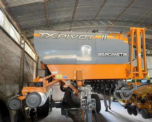 Sembradora Agrometal Modelo TX Pivot II 16/52