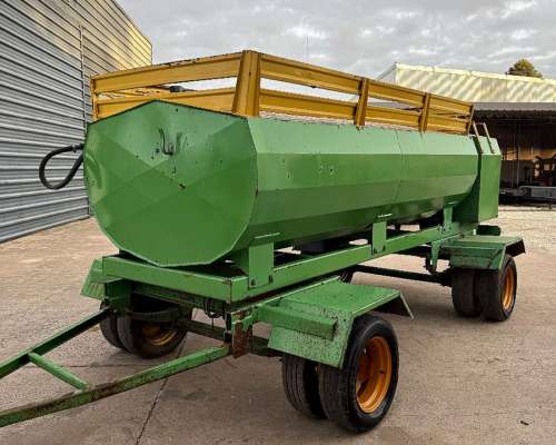 Cisterna Usada 3000 LT con Baulera y Bomba