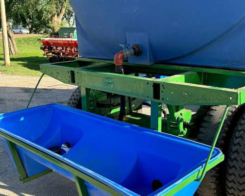 Acoplado Tanque para 10.000 Lts con Bebederos