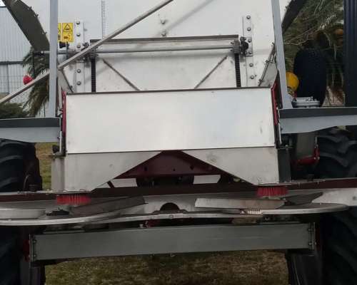 Fertilizadora Fertec 3500, Serie 6. Disponible