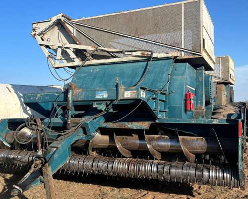 Cosechadora de Maní Marca Amadas con Volquete Mancini