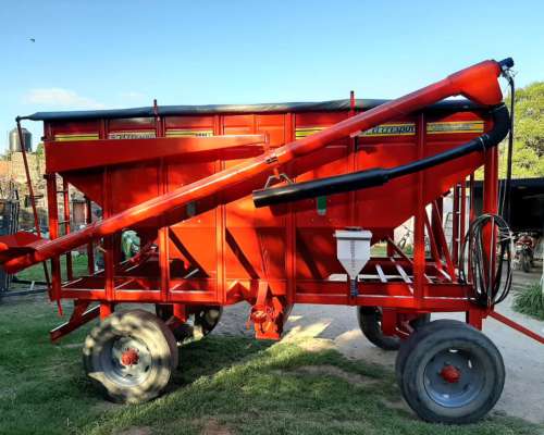 Tolvas Semillas y Fertilizantes de 10, 12 y 14 TT el Crespin